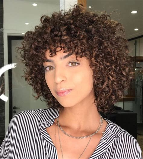 15 fotos de corte médio para cabelo cacheado que vão te inspirar .